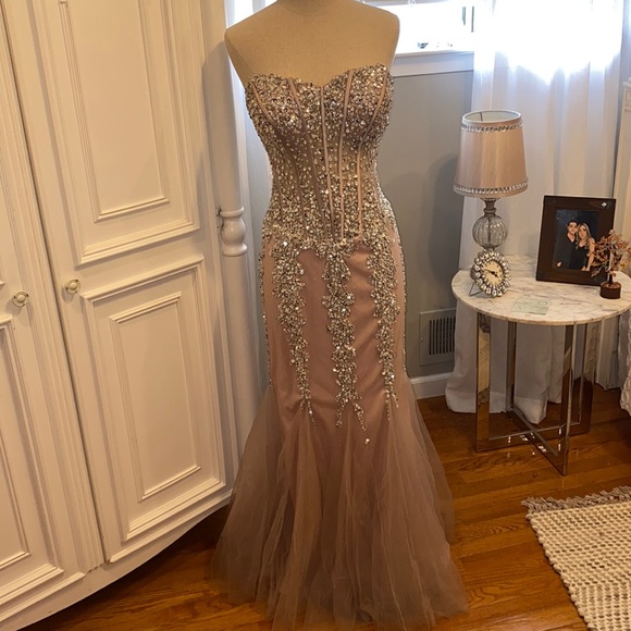 JOVANI Blush Pink Prom Dress - Picture 1 of 8